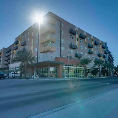 Sun Devil Studio With Rooftop Pool & Clubhouse!